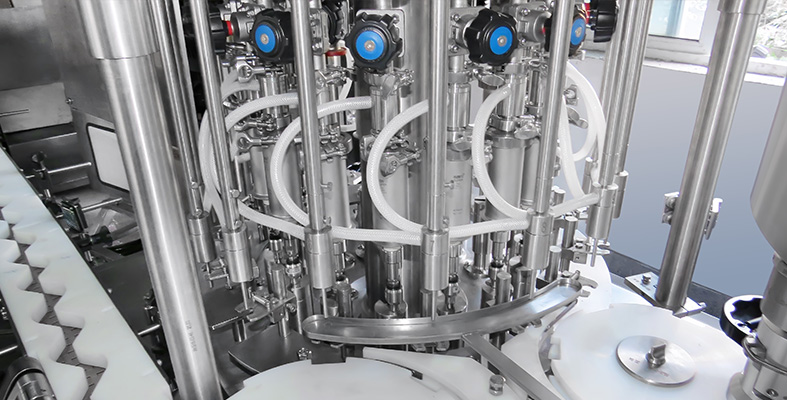 Machine de remplissage et de bouchage automatique de flacons compte-gouttes DTNX-60XB traitant les huiles essentielles dans un environnement de salle blanche